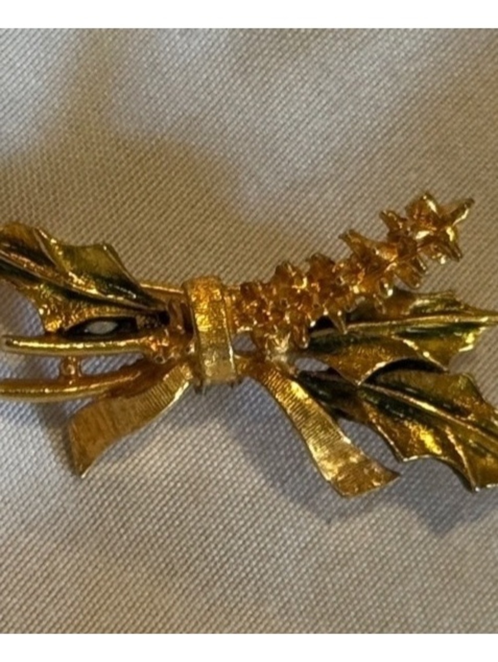 Vintage Gold Tone Holly Berry Bouquet Christmas Brooch Pin Retro